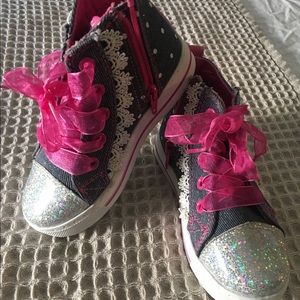 Minnie Mouse high tops size 8